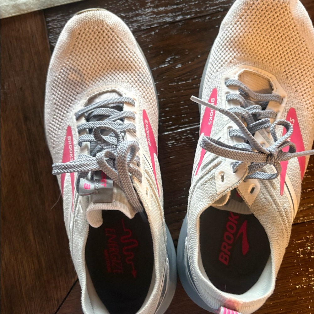 Brooks Women's White and Pink Athletic Running Shoes